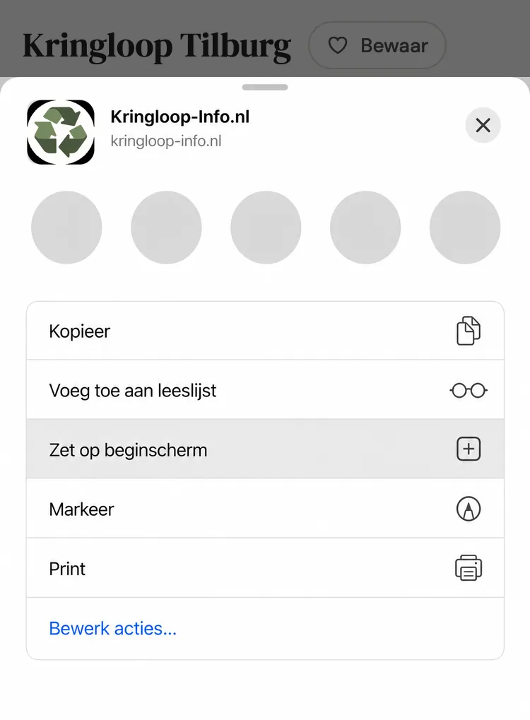 Het deelmenu van Safari. Halverwege de lijst, tussen 'Voeg toe aan leeslijst' en 'Markeer', staat 'Zet op beginscherm'.