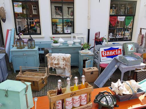 Kringloop Oude Liefde In Ah Woudrichem In De Buurt Kringloop Oude Liefde In Ah Woudrichem In De Buurt